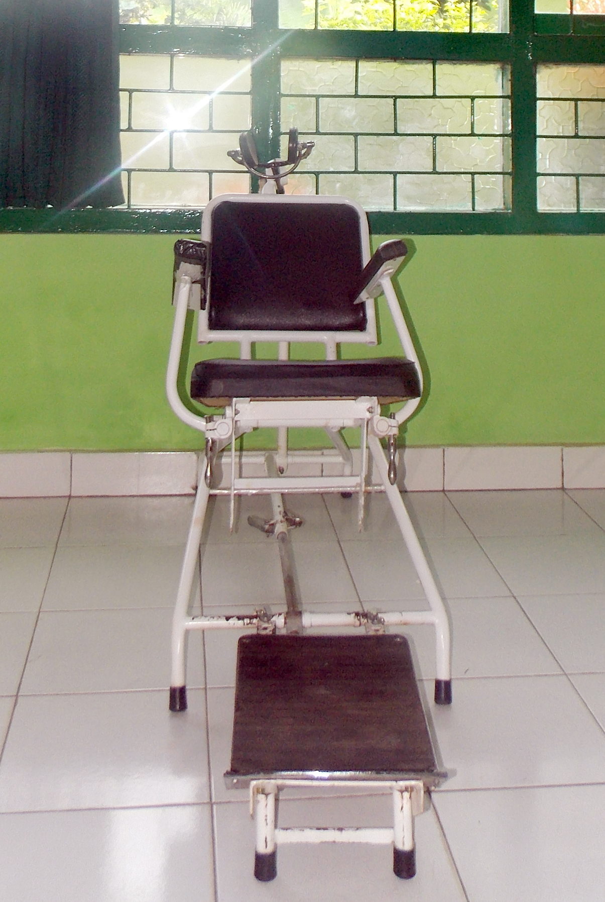 Kelengkapan Ruang UKS SMP Negeri 4 Metro