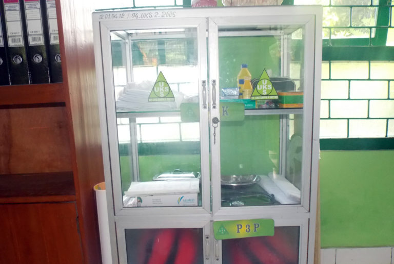 Kelengkapan Ruang UKS SMP Negeri 4 Metro